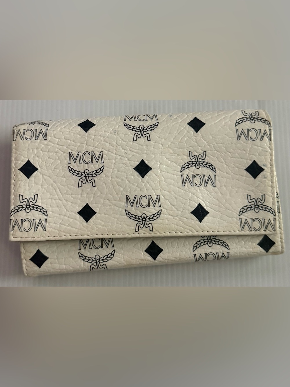MCM White Logo Continental Wallet with Black Motif‎